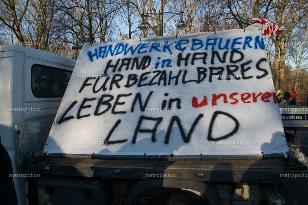 Bauernprotest Berlin am 8. Januar 2024 (25) | Metropolico