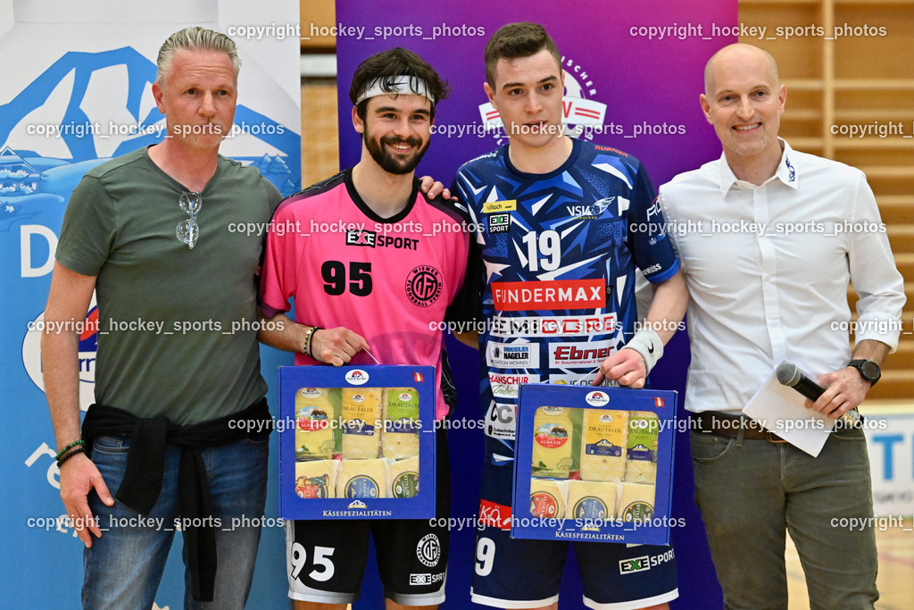 VSV Unihockey vs. Wiener Floorballferein 6.4.2024 | Spieler des Abends, #95 Niklas Felsberger Wiener Floorballverein, #19 Philipp Seiser VSV Unihockey, Obmann VSV Unihockey Stefan Rainer, VSV Unihockey vs. Wiener Floorballferein 6.4.2024, VSV Unihockey vs. Wiener Floorballferein  am 06.04.2024 in Villach (Ballspielhalle St. Martin), Austria, (Photo by Bernd Stefan)