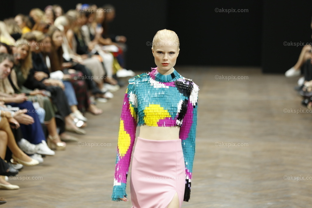 Kilian Kerner auf der  MBFW Spring/Summer 2023 | Mercedes-Benz Fashion Week (MBFW)  Frühling / Sommer 2023 im Hotel Telegraphenamt Berlin in Berlin-Mitte. Die Kollektionen von Kilian Kerner auf der MBFW Spring/Summer 2023. Das Bild zeigt Models mit der Kollektion von Kilian Kerner.