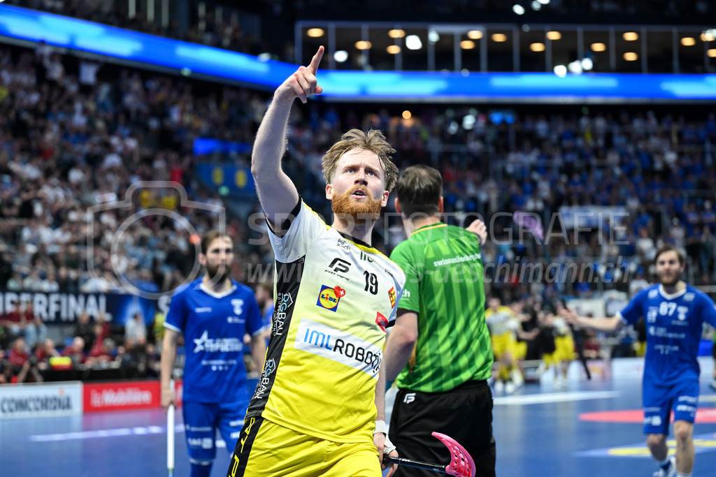 Zug United - HC Rychenberg - 25. April 2026 | Noah Püntener (#19 HC Rychenberg Winterthur) erzielt das 0:3 am L-UPL Superfinal-Spiel zwischen Zug United und HC Rychenberg am 25. April 2026 in der BCF Arena, Fribourg, Schweiz.Bild: Sportfotografie Markus Aeschimann | www.markus-aeschimann.ch - Realisiert mit Pictrs.com
