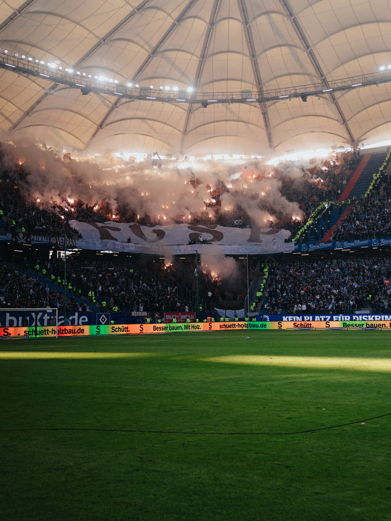 _DSC4131 | Der offizielle Shop für FC St. Pauli Fotos. Wähle aus Spielszenen & Fanmomenten dein FCSP Wunschformat. Wir liefern Millerntor-Atmosphäre.