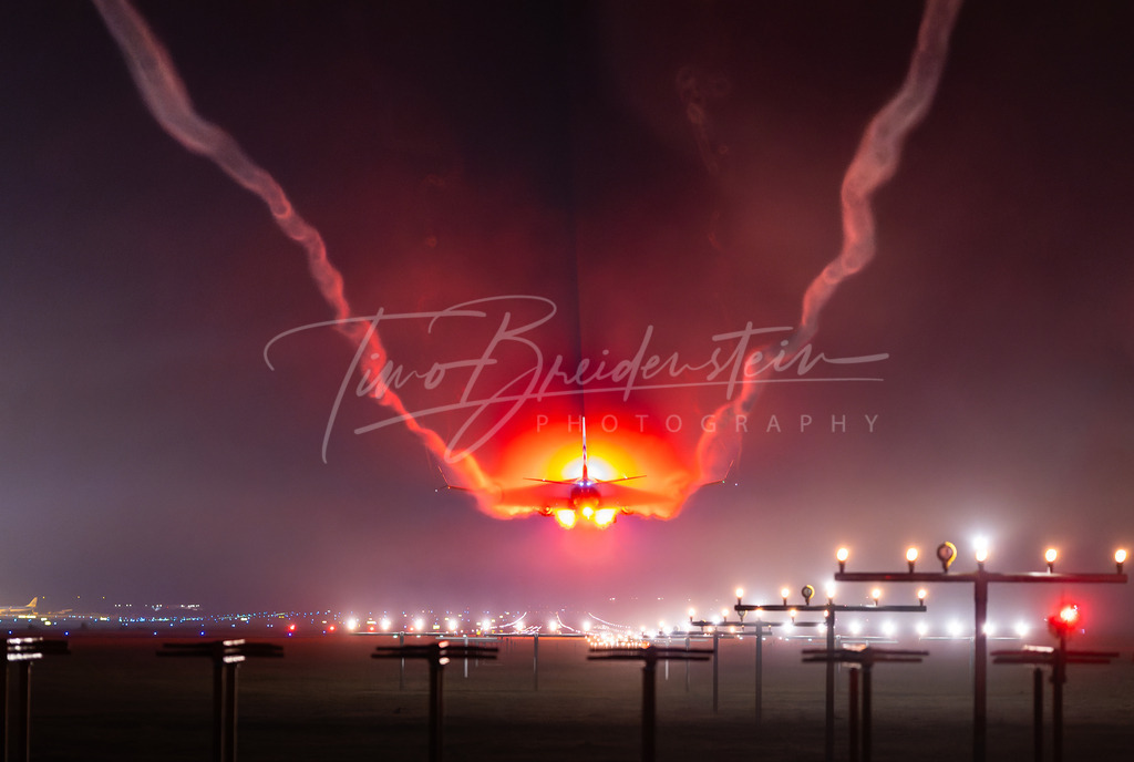 141 | Buy high-quality aviation and travel photography prints by professional photographer Timo Breidenstein. Authentic images, professionally printed, worldwide shipping. - Realisiert mit Pictrs.com