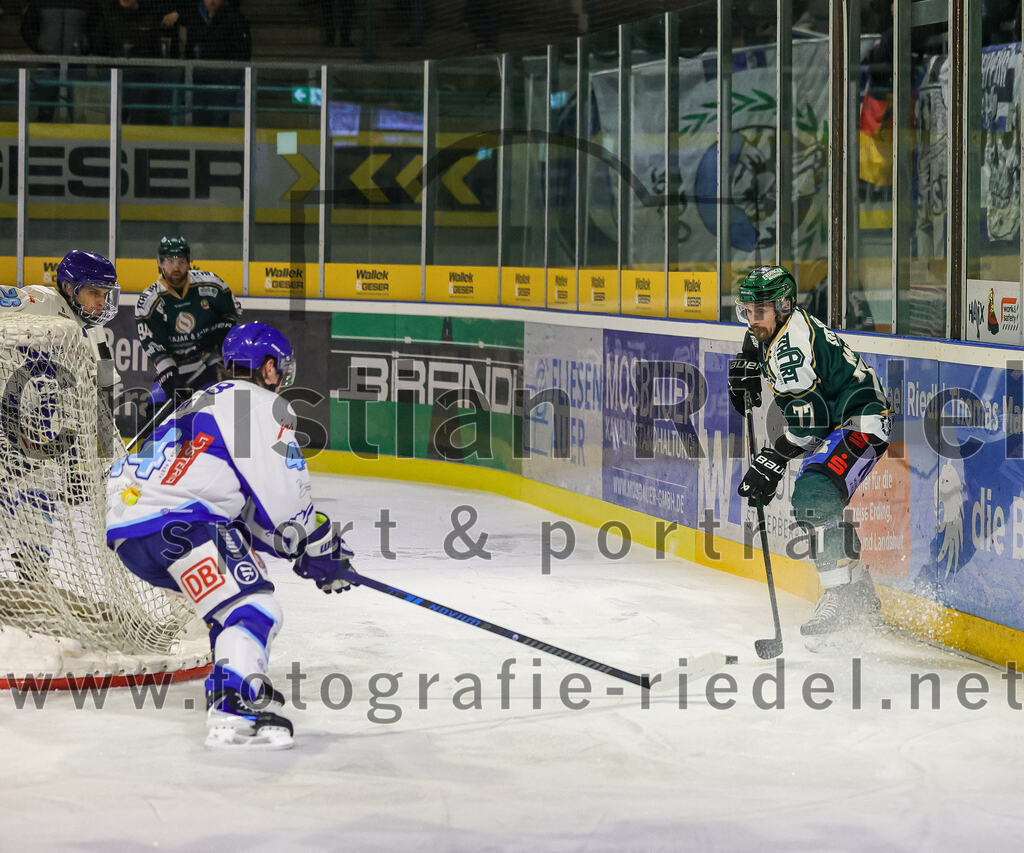 2026-01-23_028_TSV_Erding_gegen_SC_Riessersee | Erding, Deutschland, 23.01.2026:Eishockey, Oberliga Süd 2025 / 2026, 40. Spieltag, TSV Erding gegen SC Riessersee, Endergebnis: 6:5 n.V.Charles Risk (SC Riessersee, #44), Philipp Michl (Erding Gladiators, #77)Foto: Christian Riedel / fotografie-riedel.net