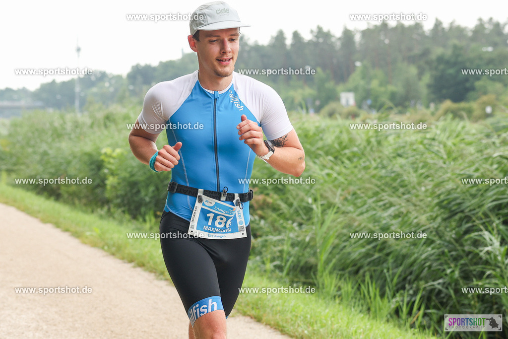 LUR_1763 | 34. M-net Erlanger Triathlon 2025 #erlangertriathlon  #mnettriathlon2025 #mnettriathlon #team #olympischedistanz #mitteldistanz #triathlon #maindonaukanal  #erlangertriathlon2025 #yourpictrs #tv1848 #tv1848erlangen  #triathlonbayern #sportinerlangen #demsportverbunden #sportshot_your_pictrs Copyright: www.sportshot.de