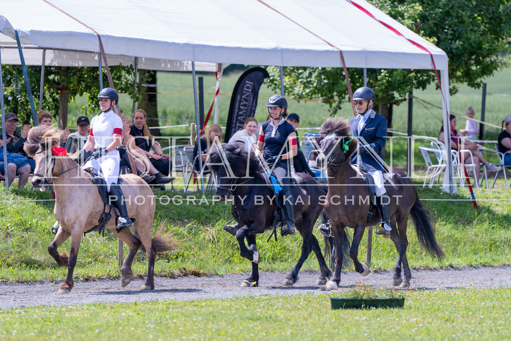 KAI08110 | Ihr sucht einen Fotografen für eure nächste OSI? Ich begleite auch euer Turnier für Islandpferde fotografisch.  - Realisiert mit Pictrs.com