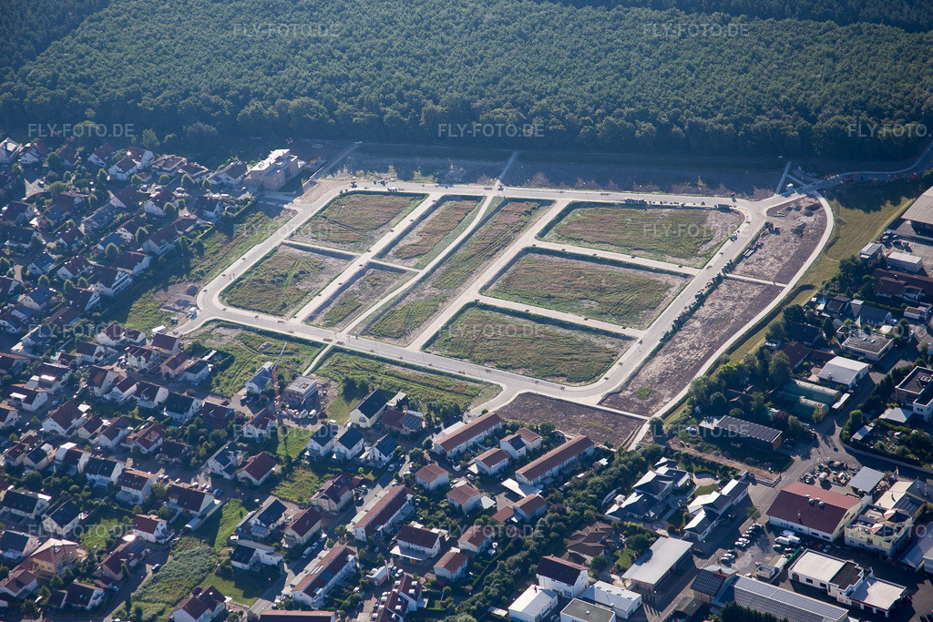 Luftbild: Neubaugebiet Käthe-Kollwitz-Ring im Ortsteil Neudorf in Graben-Neudorf im Bundesland Baden-Württemberg in Deutschland. Foto: IMG_091751.jpg vom 10.07.2016 durch Werner Riehm/FLY-FOTO.de