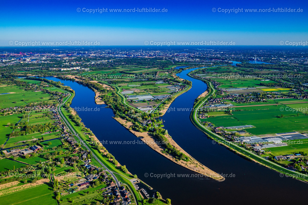 Hamburg_Moorwerder_Süderelbe_und_Norderelbe_ELS_0401270425 | HAMBURG 27.04.2025 Verästelungen und Gabelung des Flußverlaufes an den Uferbereichen Elbe in Norderelbe und Süderelbe an der Straße Moorwerder Hauptdeich im Ortsteil Wilhelmsburg in Hamburg, Deutschland. // Branches and forks of the river course along the banksElbe in Norderelbe and Suederelbe on street Moorwerder Hauptdeich in the district Wilhelmsburg in Hamburg, Germany. Foto: Martin Elsen