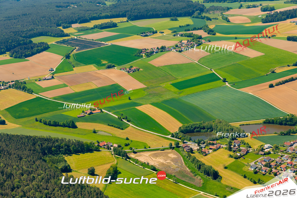 Das Luftbild zeigt :  Stamsried - Die Luftaufnahme wurde 2024 vom UL-Flugzeug aus erstellt ( keine Drohne ) - Hochauflösende Luftaufnahme - Für grossformatige Ausdrucke geeignet. Die Geschenkidee !Mit Lizenz und Bildrechte bestellbar