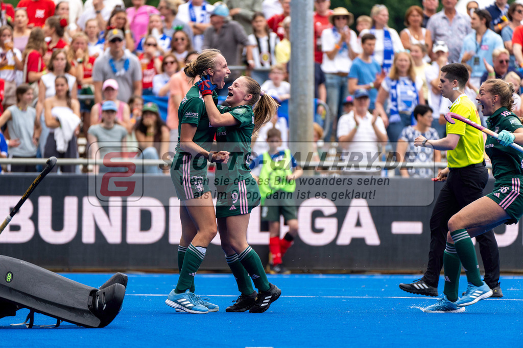 Final4_20250531-1426-HK107773 | Krefeld, Deutschland, 31.05.2025:  Feldhockey Final4 2025 – „Deutsche Feldhockey-Meisterschaften 2025“ im Gerd-Wellen-Hockeyanlage am 31.05.2025 in Krefeld, Deutschland. (Foto von Kramhöller/Fehrmann/Kaste)Krefeld, Germany, 31.05.2025: Feldhockey Final4 2025 – „Deutsche Feldhockey-Meisterschaften 2025“ in Gerd-Wellen-Hockeyanlage at 31.05.2025 in Krefeld, Deutschland. (Foto from Kramhöller/Fehrmann/Kaste)