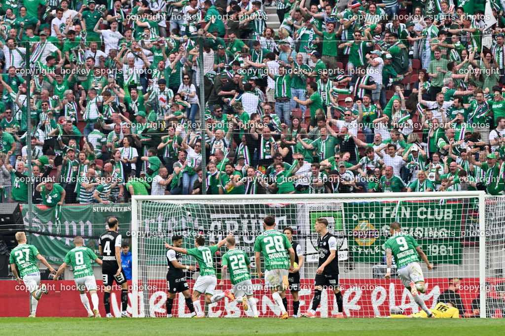 SK Puntigamer Sturm vs. SK Rapid Wien Siegerehrung, Impressionen | Jubel SK Rapid Mannschaft, SK Puntigamer Sturm vs. SK Rapid Wien Siegerehrung, Impressionen, SK Puntigamer Sturm vs. SK Rapid Wien Siegerehrung, Impressionen am 01.05.2024 in Klagenfurt (Wörthersee Stadion ), Austria, (Photo by Bernd Stefan)