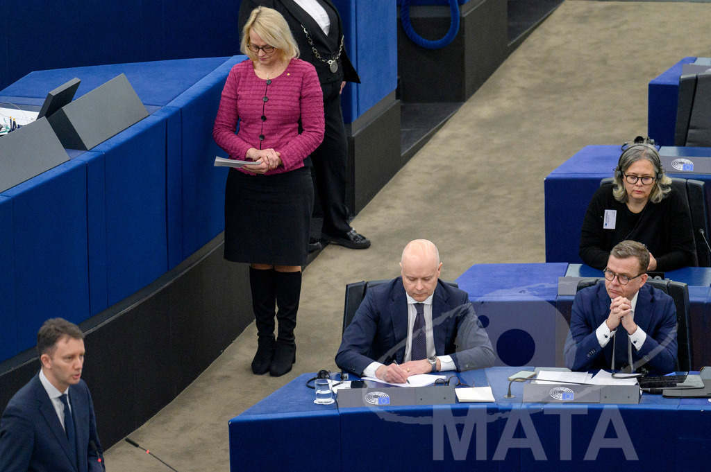 _DWI6251 | Der finnische Ministerpräsident Petteri Orpo hört sich Reden von Europaabgeordneten im Rahmen der Debatte „Das ist Europa“ an in EU Parlement in Straßburg, 13.03.2024 - Realisiert mit Pictrs.com