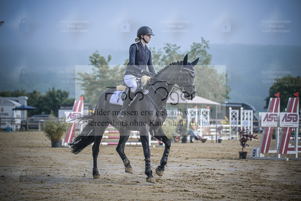 20240511-DOS_2480 | Entdecke hochwertige Reitturnierfotos von Foto Oger. Professionell, emotional und authentisch – jetzt Lieblingsmomente im Shop bestellen. - Realisiert mit Pictrs.com