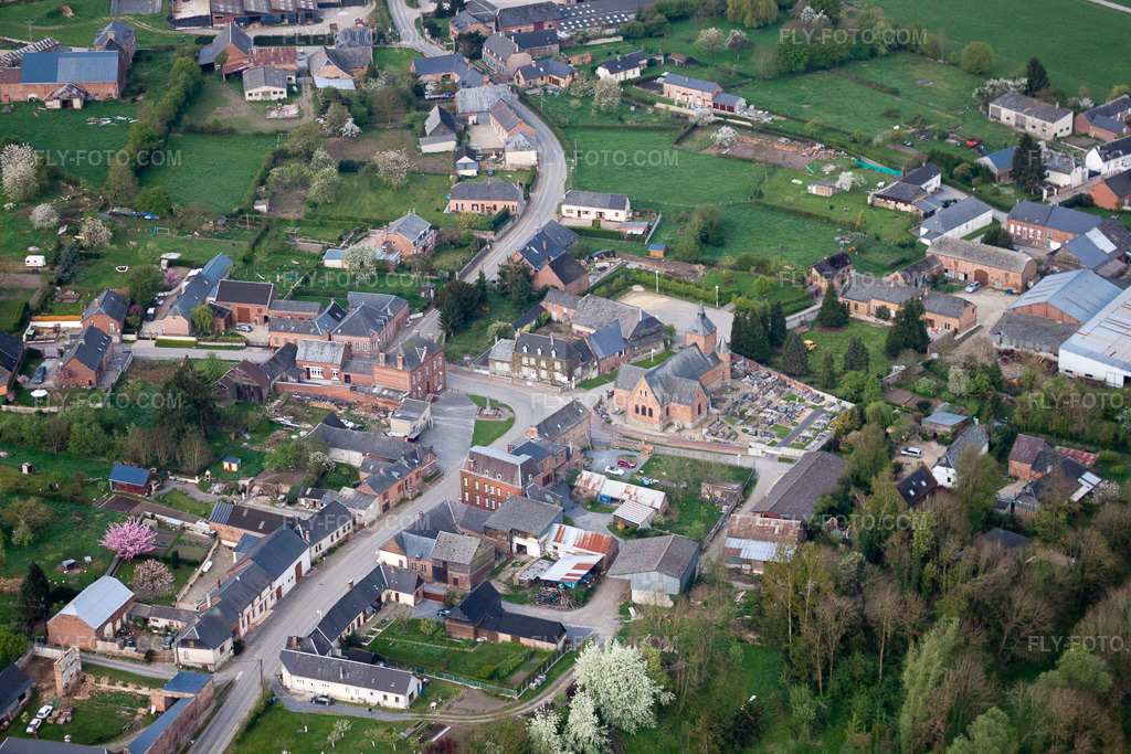 Aerial view: View of the town in Autreppes in the state Aisne, France. – Photo: IMG_39953.jpg taken on 04/17/2011 by Werner Riehm/FLY-FOTO.com – Resolution of the original: 4752 x 3168 px
