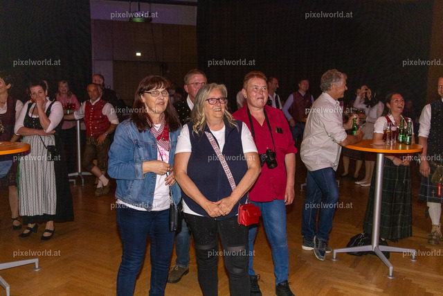 Schlager trifft Tracht | Bildershop von pixelworld.at - Realisiert mit Pictrs.com