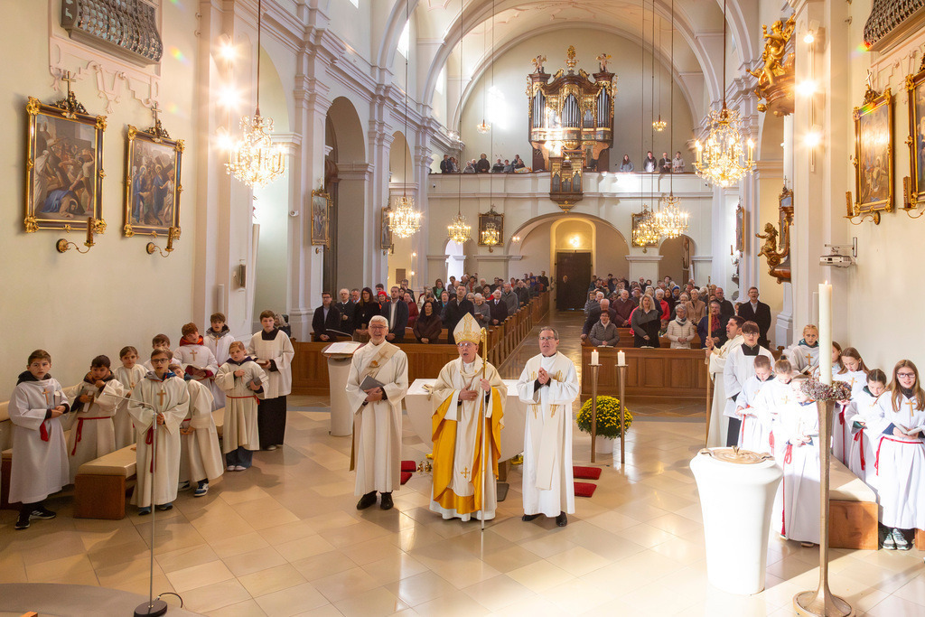 Festmesse-079 | Fotodoku der Festmesse anläßlich der Seligsprechung von Maria Theresia LEDOCHOWSKA 1975, zelebriert von Altbischof DDr. Klaus Küng und Pfarrer Mag. Zenon PAJAK in der Pfarrkirche Loosdorf. 