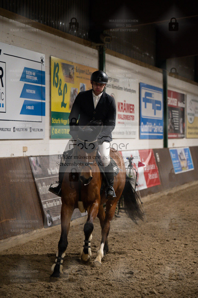 Hallenreittunier Voxtrup 2023 | Entdecke hochwertige Reitturnierfotos von Foto Oger. Professionell, emotional und authentisch – jetzt Lieblingsmomente im Shop bestellen. - Realisiert mit Pictrs.com