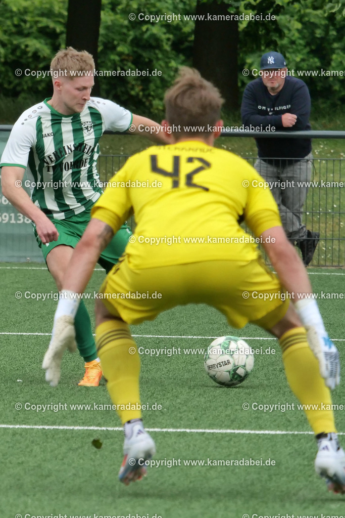 Fußball : Bezirksliga : TV Voerde - FC Sterkrade 72 | Fußball : Bezirksliga : TV Voerde - FC Sterkrade 72 am 25.05.2025 in Voerde - Realisiert mit Pictrs.com
