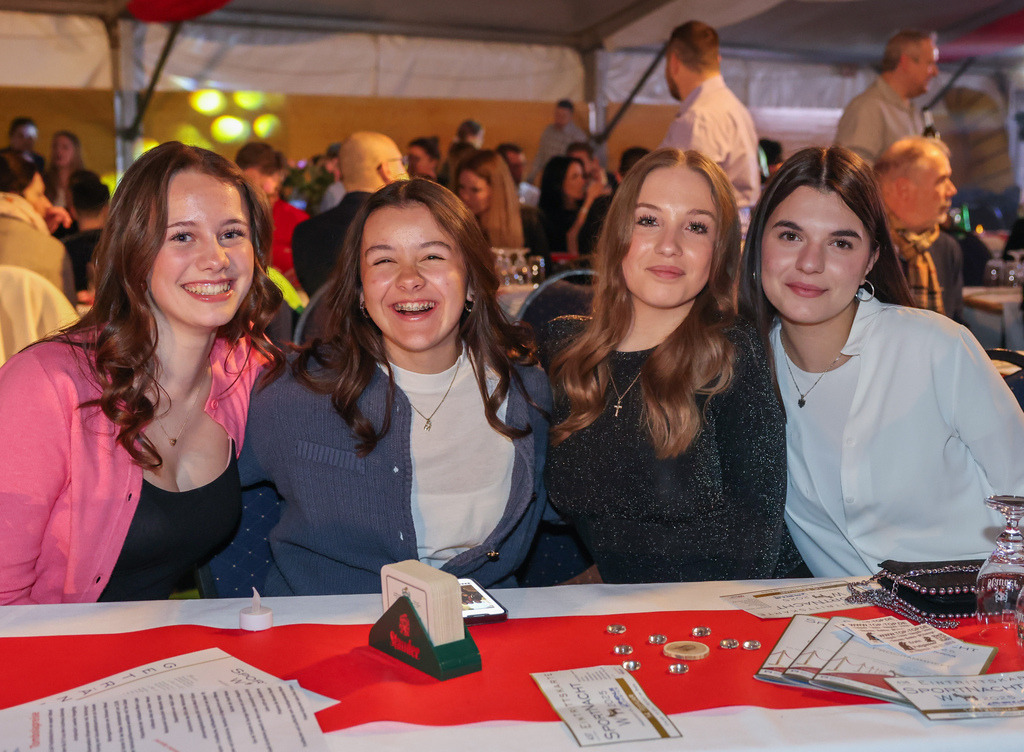 top-top.de250214-105 | Die 3. Weseler SportNacht, die große Sportgala mit Ehrungen der Weseler Sportler des Jahres 2024 findet am Freitag, den 14.02.2025 im Festzelt an der Rheinpromenade statt.Foto: Erwin Pottgiesser