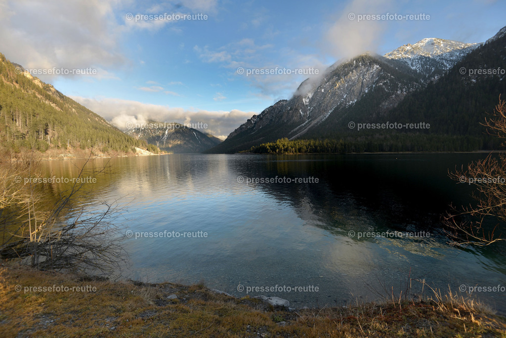 welltvi-2020-Jan11-Plansee-WTV_0634 | Info aus dem Bezirk Reutte/Ausserfern Tirol sowie eine umfangreiche Bilddatenbank über die gesamte Region: Lechtal, Talkessel Reutte, Tannheimertal, Zwischentoren. Lech, Plansee, Zugspitze, Grenztunnel, B179, Fernpassstraße, Verkehr, Lawinen, Tradition, - Realisiert mit Pictrs.com