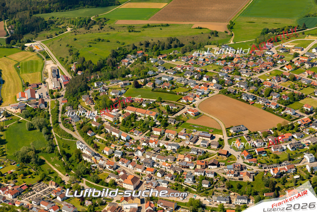 Das Luftbild zeigt :  Altmannstein - Die Luftaufnahme wurde 2024 vom UL-Flugzeug aus erstellt ( keine Drohne ) - Hochauflösende Luftaufnahme - Für grossformatige Ausdrucke geeignet. Die Geschenkidee !Mit Lizenz und Bildrechte bestellbar