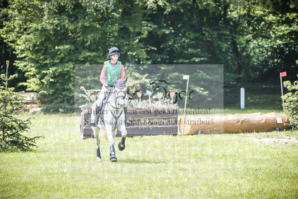 DOS_7480 | Entdecke hochwertige Reitturnierfotos von Foto Oger. Professionell, emotional und authentisch – jetzt Lieblingsmomente im Shop bestellen.Deutschlandweite Turnierfotografie. - Realisiert mit Pictrs.com