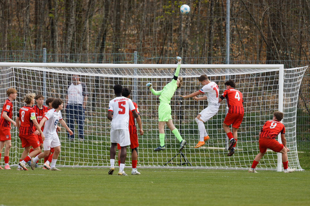 FCHOFK_260418_6-88 | 1.FC Heidenheim 1846 vs. Offenbacher Kickers, Fußball, U17, B-Junioren, NWL, U17-DFB-Nachwusliga, 2025/2026, 10. Spieltag, 18.04.2026 in Heidenheim, Walter-Birkhold-Jugendstadion (Foto: Michael Bulling) - Realisiert mit Pictrs.com