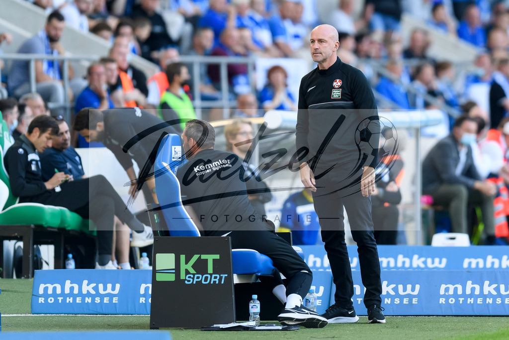FCMFCK20210904_159 | Fussball, Herren: Trainer Marco Antwerpen (1. FC Kaiserslautern) enttaeuscht beim Spiel der 3. Liga zwischen 1. FC Magdeburg und 1. FC Kaiserslautern in der MDCC-Arena am 04.09.2021 in Magdeburg, Deutschland.DFB / DFL REGULATIONS PROHIBIT ANY USE OF PHOTOGRAPHS AS IMAGE SEQUENCES AND/OR QUASI-VIDEO. - Realisiert mit Pictrs.com