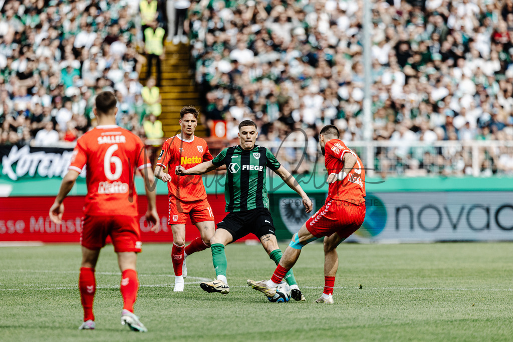 3. Liga, Saison 2023/24, 32. Spieltag: SC Preußen Münster - Jahn Regensburg | Münster, 06.04.2024: 3. Liga, 32. Spieltag, SC Preußen Münster gegen Jahn Regensburg im LVM-Preußenstadion in Münster. Foto: sportfotografie.ms | Markus Paletta - Realisiert mit Pictrs.com