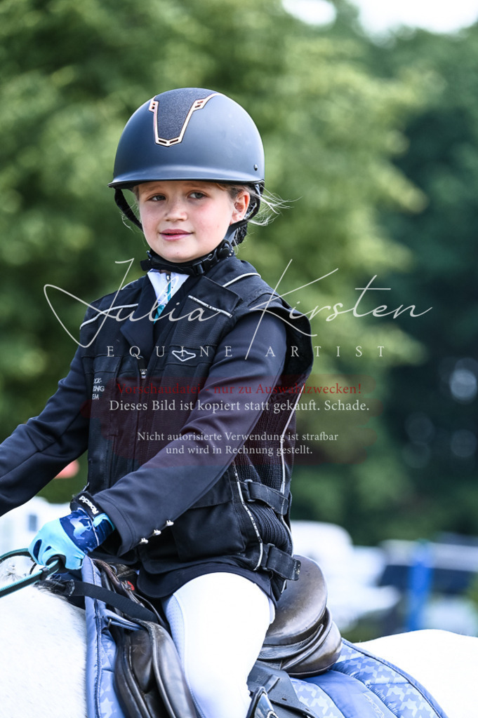 DSC_9804 | Pferde- und Turnierfotografie in Westsachsen. Pferdeportraits, Auftragszeichnungen und intuitive Kunst.
