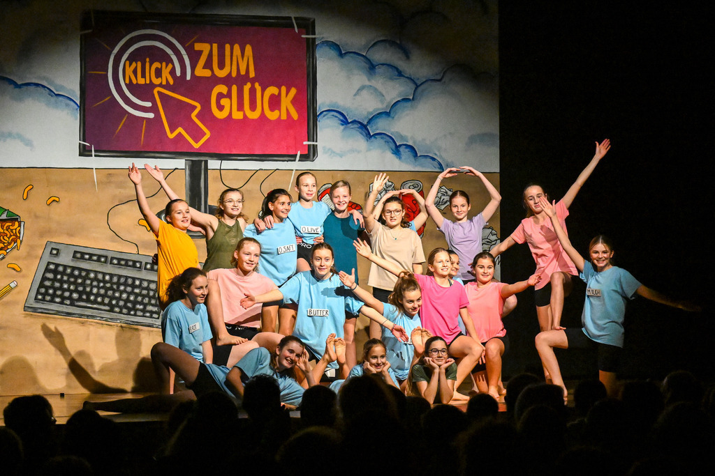 18. November 2022 - Abendundunterhaltung TV/DTV Neftenbach | 18. November 2022 / MZH Auenrain, Neftenbach
Abendundunterhaltung TV/DTV Neftenbach
Motto: Klick zum Glück
Bild: Sportfotografie Markus Aeschimann | www.markus-aeschimann.ch - Realisiert mit Pictrs.com