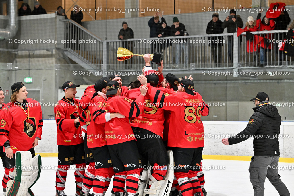 Lendhafen Seelöwen vs. Spartans Althofen | Meisterfeier Spartans Althofen Mannschaft, Lendhafen Seelöwen vs. Spartans Althofen, Lendhafen Seelöwen vs. Spartans Althofen am 14.02.2025 in Ferlach (HTC Eishalle Ferlach), Austria, (Photo by Bernd Stefan)