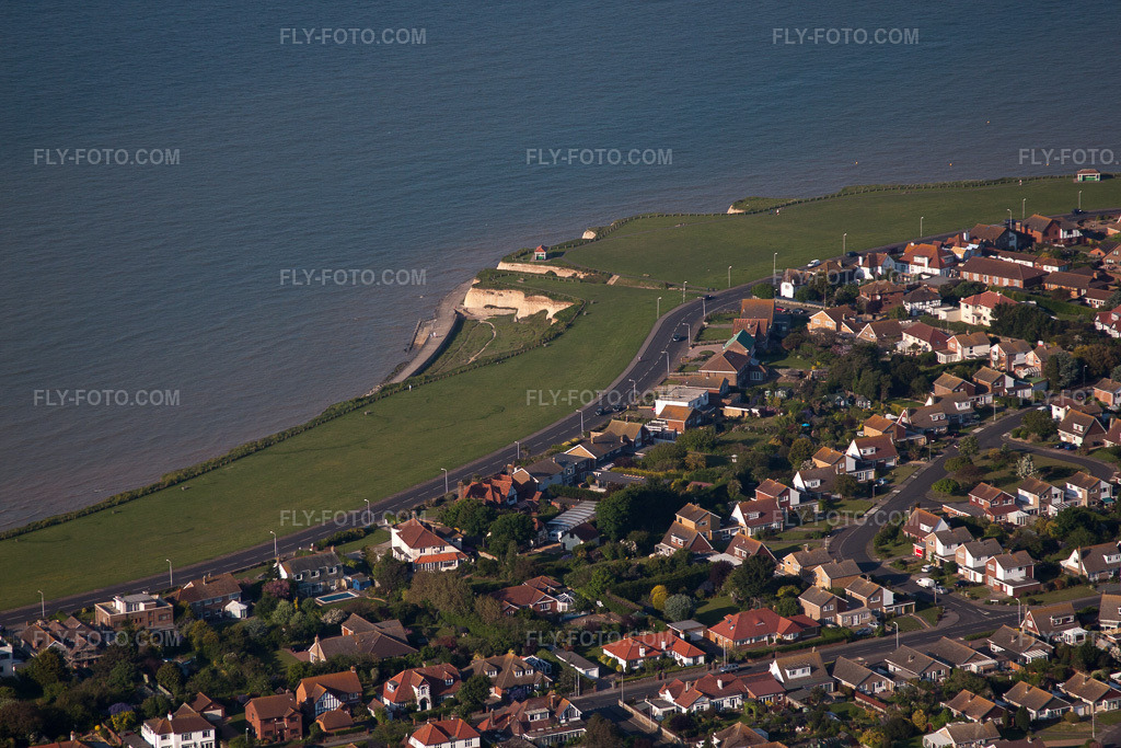 Aerial view: View of the town in Birchington-on-Sea in the state England, Great Britain. – Photo: IMG_50439.jpg taken on 05/27/2012 by Werner Riehm/FLY-FOTO.com – Resolution of the original: 4752 x 3168 px