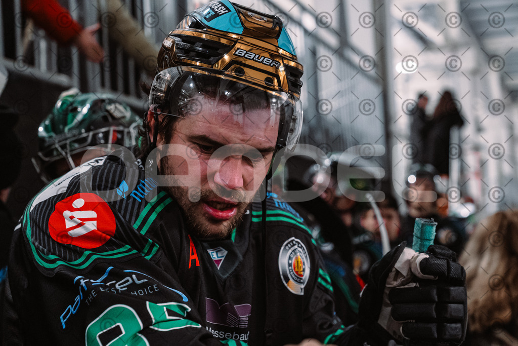Alligators_vs_Deggendorf_30_11_2025-100 | Höchstadt Alligators Fotogalerie: Eishockey-Action aus Franken. Professionelle Spielfotos, Portraits & Stadionbilder zum Download. Jetzt entdecken! - Realisiert mit Pictrs.com