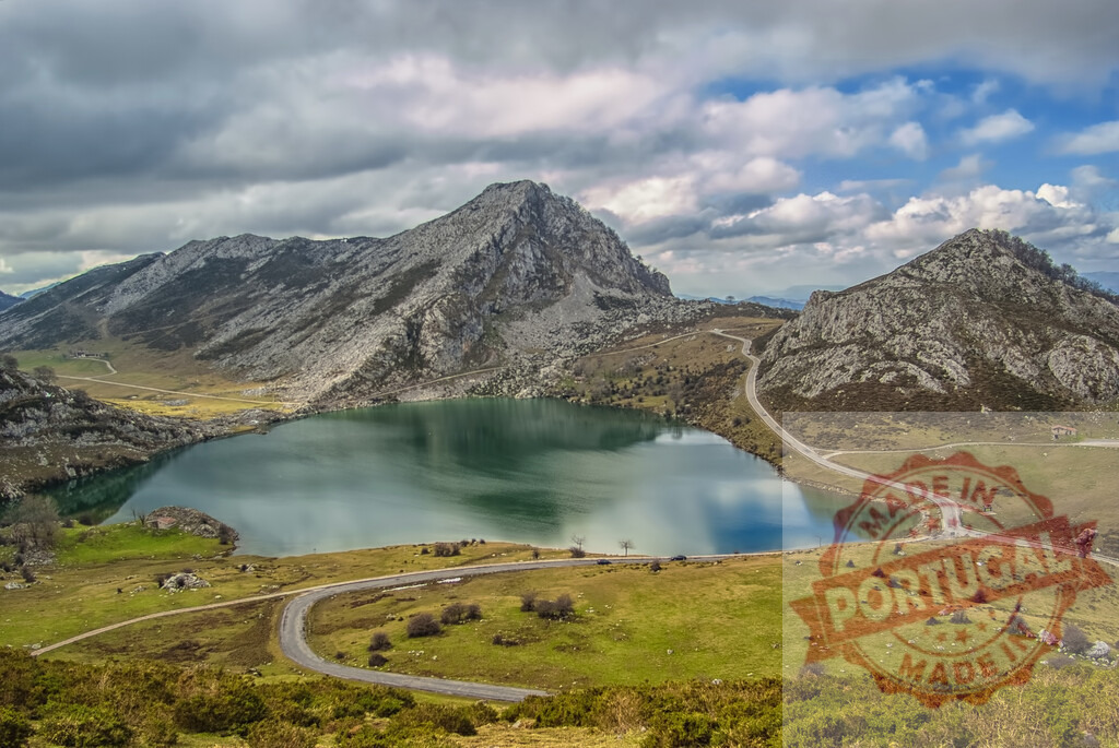 Winding road passing near Lake Ercina in the Picos de Europa National Park | Mountain road winding near the Lake Ercina in Picos de Europa National Park, Spain, reflecting clouds on a partially sunny day - Realisiert mit Pictrs.com