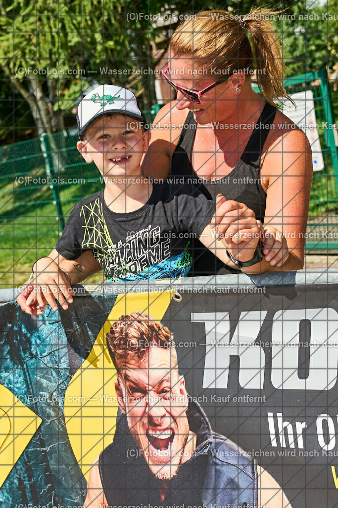 ALP7942_XXIX_GRANITBEISSER_Haare richten | (C)FotoLois.com, Alois Spandl, 29. GRANITBEISSER - Mountainbike-Marathon in St. Georgen am Walde, Start/Ziel/Siegerehrung, Sa 2. September 2023.