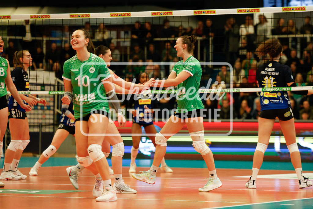 Volleyball I Frauen I Saison 2025-2026 I Bundesliga I 17. Spieltag I USC Münster - VfB Suhl LOTTO Thüringen I 07.02.2026-48 | Amelie Strothoff (10, USC Münster) Lena Schultze (16, USC Münster) - Realisiert mit Pictrs.com