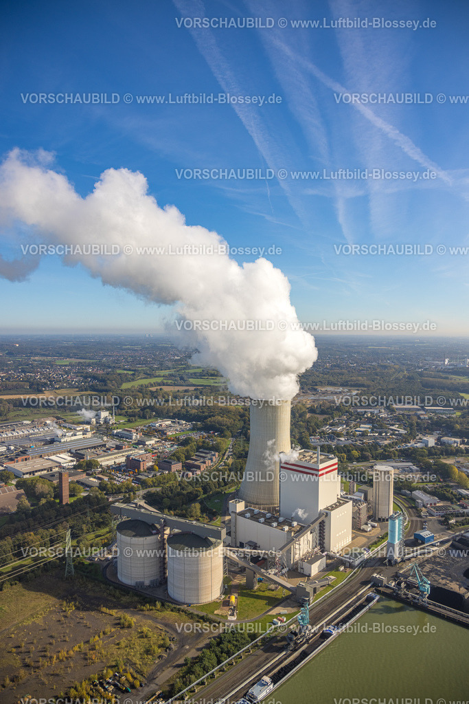 Luenen241011943 | Luftbild, Trianel Kohlekraftwerk Lünen, Kühlturm Lünen Stummhafen mit Dampfwolke, Datteln-Hamm-Kanal, blauer Himmel, Lippholthausen, Lünen, Ruhrgebiet, Nordrhein-Westfalen, Deutschland