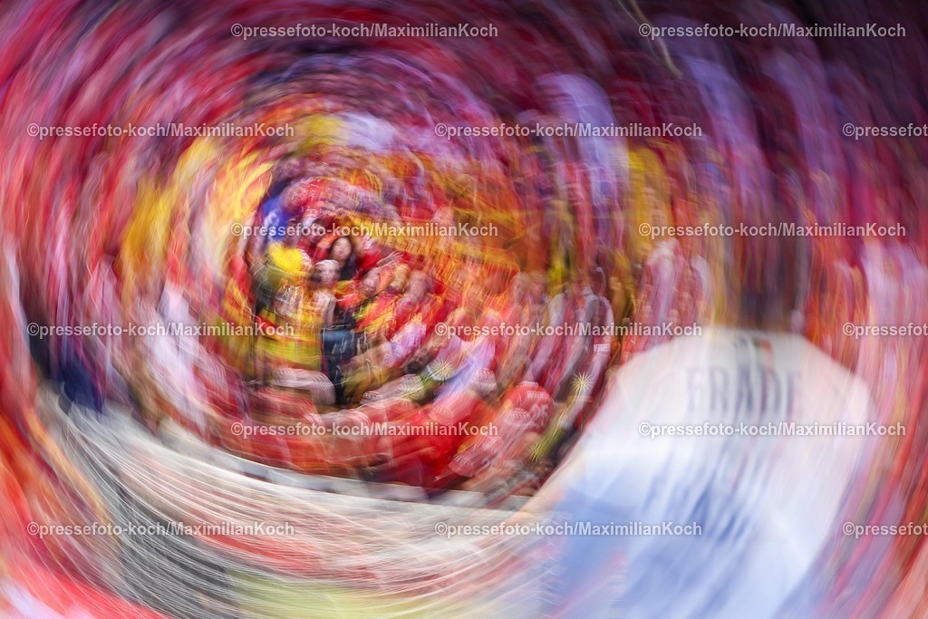 EHF18012601018 | 18.01.2026, Handball, Men's EHF EURO 2026, Portugal - Nordmazedonien, Jyske Bank Boxen in Herning, Dänemark, Preliminary Round: Dynamic Feature of the full Grandstand with spectators