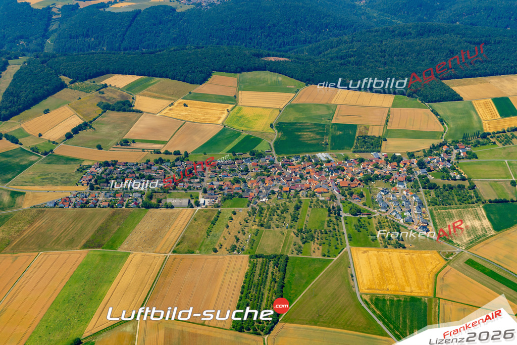 Das Luftbild zeigt : Röttbach Kreuzwertheim - Die Luftaufnahme wurde 2023 vom UL-Flugzeug aus erstellt ( keine Drohne ) - Hochauflösende Luftaufnahme - Für grossformatige Ausdrucke geeignet. Die Geschenkidee !Mit Lizenz und Bildrechte bestellbar