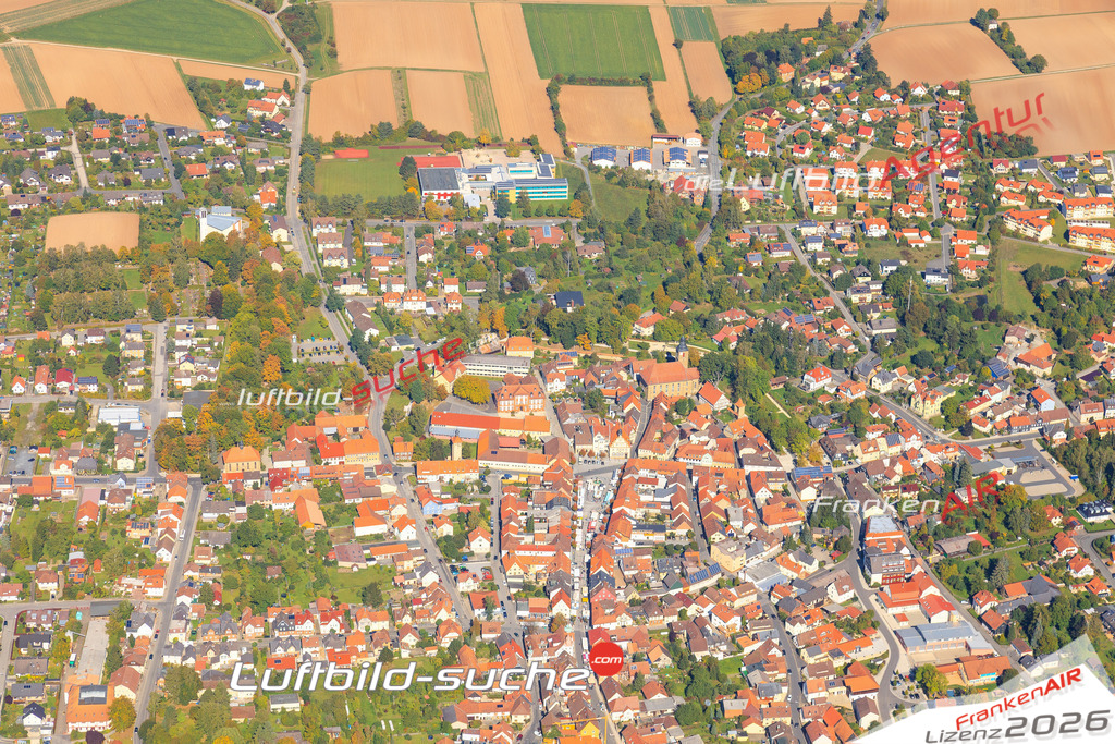 Die Luftaufnahme der Stadt Bad Rodach wurde vom UL-Flugzeug heraus erstellt ( keine Drohne )- hohe Auflösung für beste Qualität