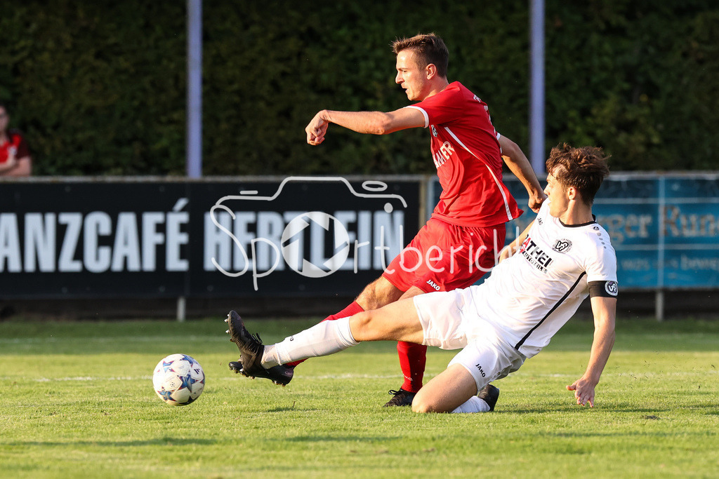 VfR Neuburg - TSV Hollenbach | Hollenbach #10 trifft in dieser Szene zum 0-2