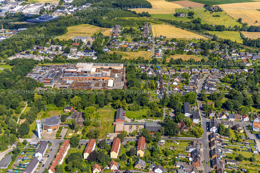 Hamm240705782 | Luftbild, kath. Kirche Maria Königin und freistehender Kirchturm, kath. Kindergarten Maria Königin, Stadteilzentrum Hamm-Norden, SUB Metallverarbeitungs UG im Ruenfeld, Wohngebiet Culmer Weg, hinten das Gewerbegebiet Goorweg, Bockum-Hövel, Hamm, Ruhrgebiet, Nordrhein-Westfalen, Deutschland