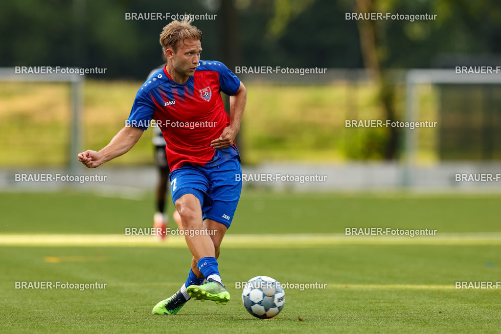 1_KFCWAT_20250723_0417.JPG -  - KFC Uerdingen - SG Wattenscheid 09 - Testspiel | Krefeld, Deutschland, 23.07.25: Alexander Lipinski (KFC Uerdingen) in Aktion, am Ball, Einzelaktion waehrend des Testspiel Spiels zwischen KFC Uerdingen - SG Wattenscheid 09 in der Covestro Sportpark am 23. July 2025 in Krefeld, Deutschland. (Foto von Stefan Brauer/Brauer-Fotoagentur)