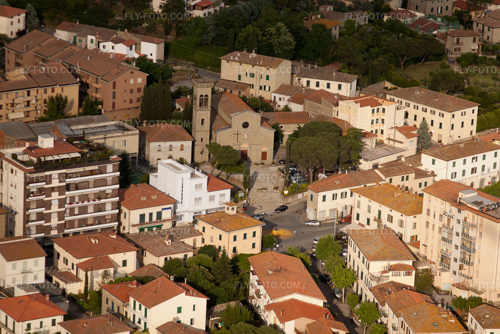 Aerial view: View of the town in Camucia in the state Tuscany, Italy. – Photo: IMG_28312.jpg taken on 06/02/2010 by Werner Riehm/FLY-FOTO.com – Resolution of the original: 4752 x 3168 px