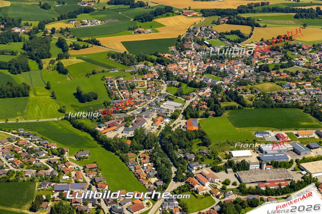 Aktuelles Luftbild von  Buchbach - Die Luftaufnahme wurde 2022 mittels UL-Flugzeug erstellt ( keine Drohne ) - hochauflösende Kamera-Systeme von  Canon -Beste Qualität - Für grossformatige Ausdrucke geeignet. Die Geschenkidee !