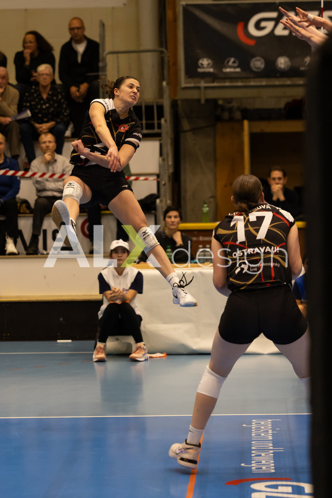 Volleyball I Frauen I Saison 2025-2026 I CEV Volleyball Challenge Cup 2026 | Women I 16th Finals I VC Kanti Schaffhausen - TJ Ostrava I 03.12.2025 | TJ Ostrava - 2 Agáta Laifrová (CZ) – Außenangriff - Realisiert mit Pictrs.com