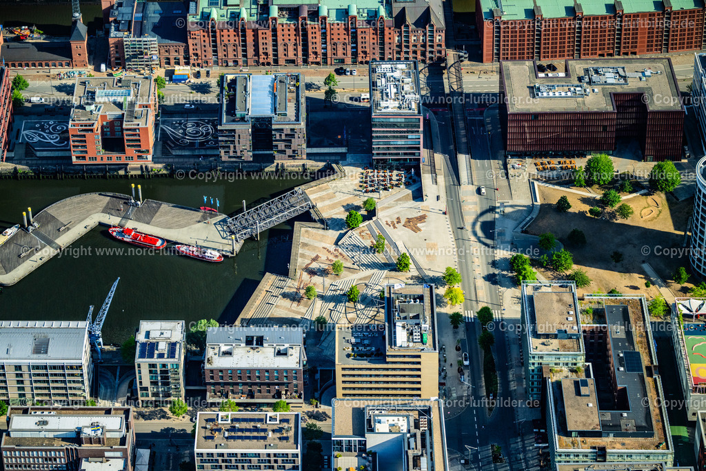 Hamburg_Hafencity_Magelan_Terassen_ELS_1904240525 | HAMBURG 24.05.2025 Port facilities "Magelan Terraces" on the banks of the Sandtorhafe/Traditionsschiffhafen harbor basin in Hamburg, Germany. // Port facilities on the shores of the harbor of Sandtorhafe/Traditionsschiffhafen in Hamburg, Germany. Foto: Martin Elsen
