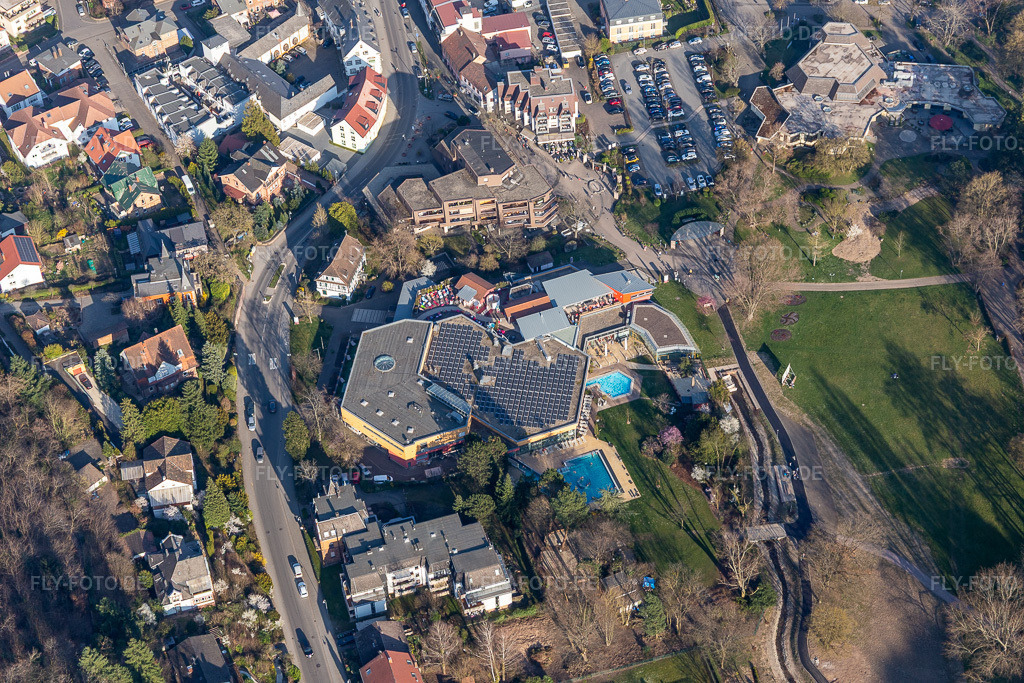 Luftbild: Südpfalz Therme, Kräutergarten, Kurpark Bad Bergzabern in Bad Bergzabern im Bundesland Rheinland-Pfalz in Deutschland. Foto: IMG_130917.jpg vom 22.03.2022 durch Werner Riehm/FLY-FOTO.deSüdpfalz Therme Bad Bergzabern