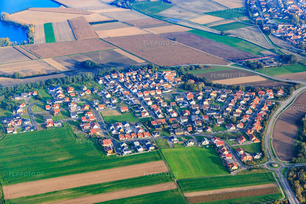Luftbild: Ortsansicht von Westen im Ortsteil Hardtwald in Neupotz im Bundesland Rheinland-Pfalz in Deutschland. Foto: IMG_075517.jpg vom 26.10.2014 durch Werner Riehm/FLY-FOTO.deAuflösung des Originals: 5472 x 3648 px