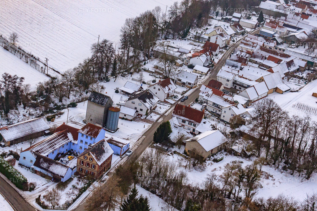 Luftbild: Hauptstraße bei Schnee in Vollmersweiler im Bundesland Rheinland-Pfalz in Deutschland. Foto: IMG_23623.jpg vom 16.01.2010 durch Werner Riehm/FLY-FOTO.de
